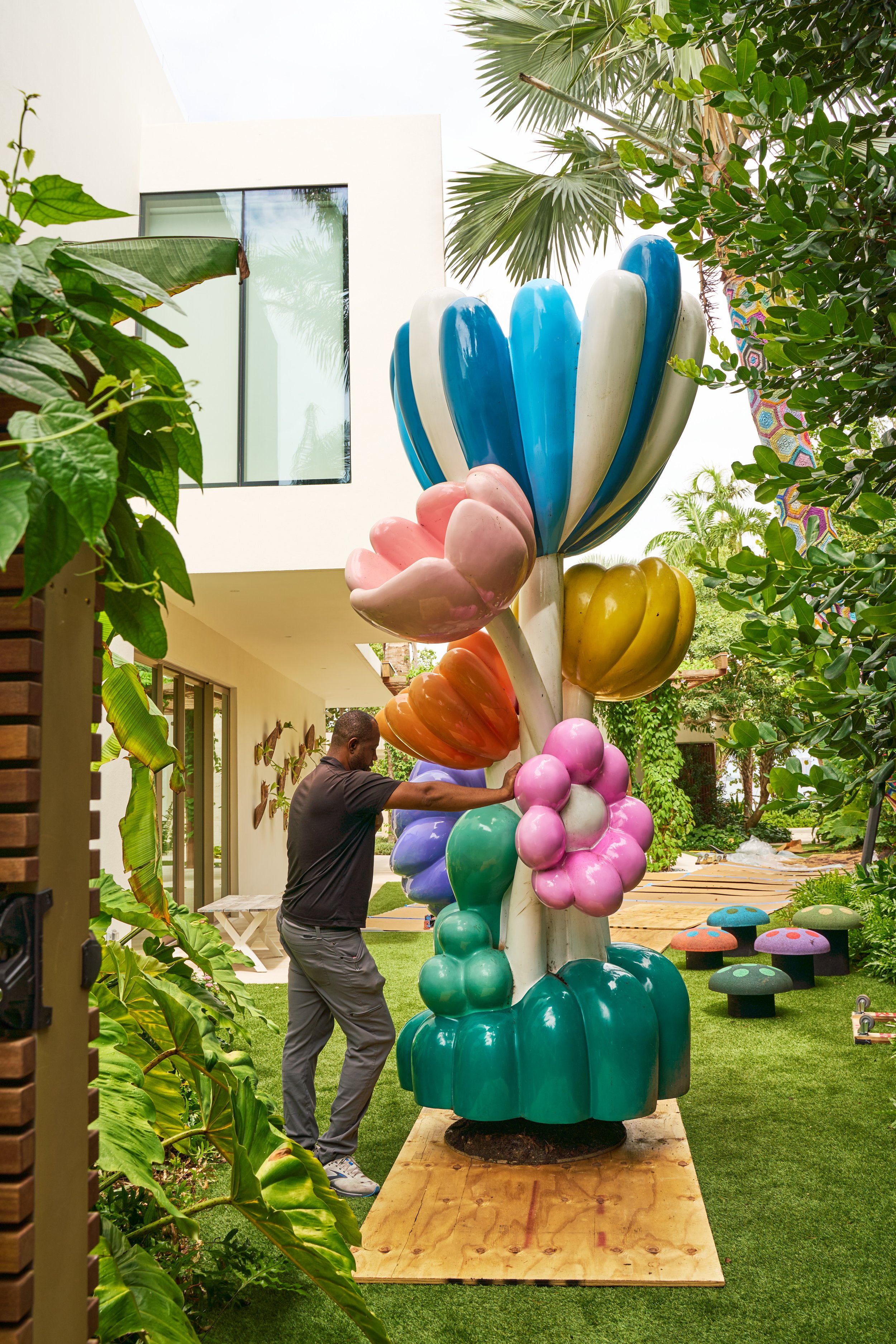 Cosmos Deluxe — 15ft painted stainless steel, Miami Beach