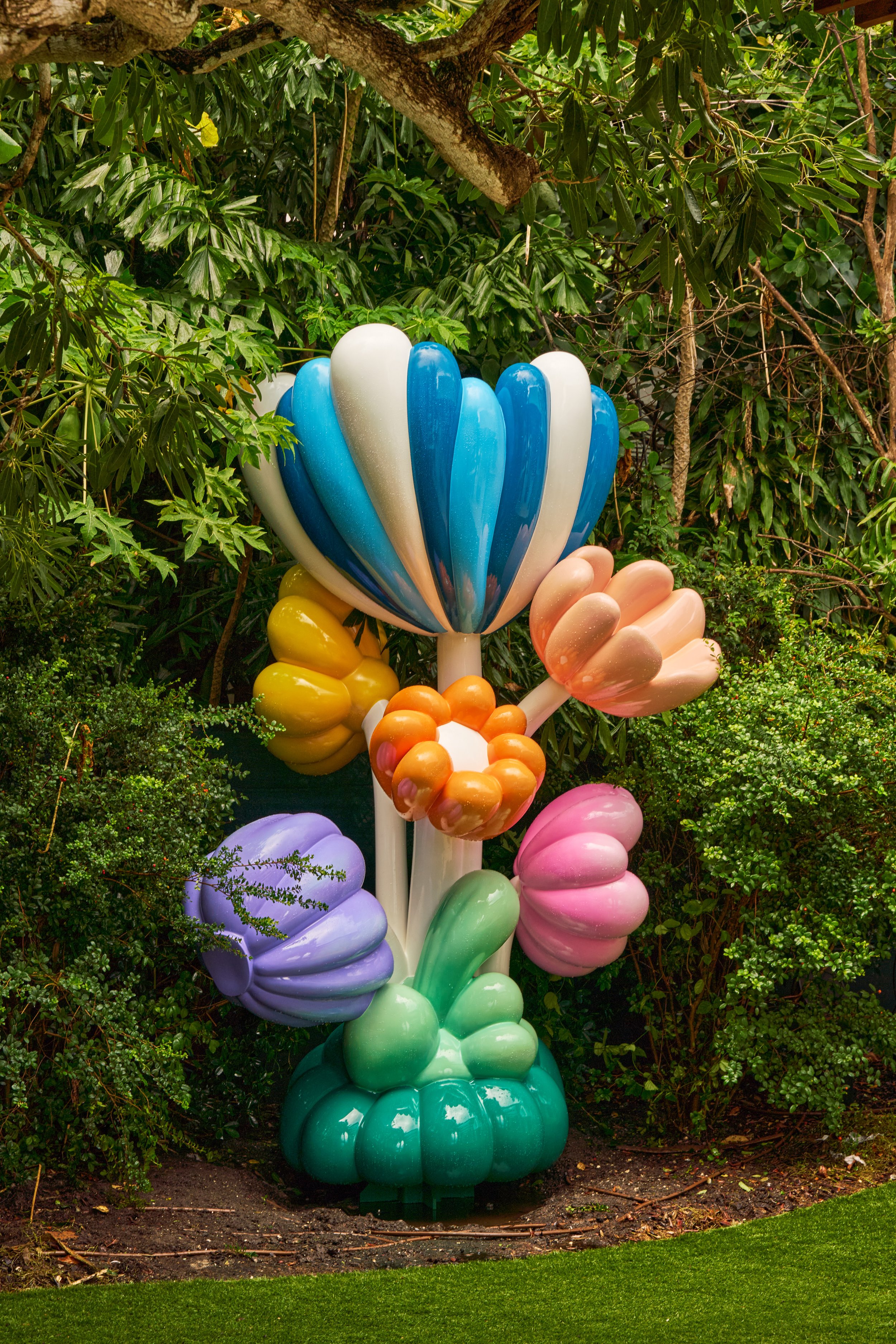 Cosmos Deluxe — 15ft painted stainless steel, Miami Beach