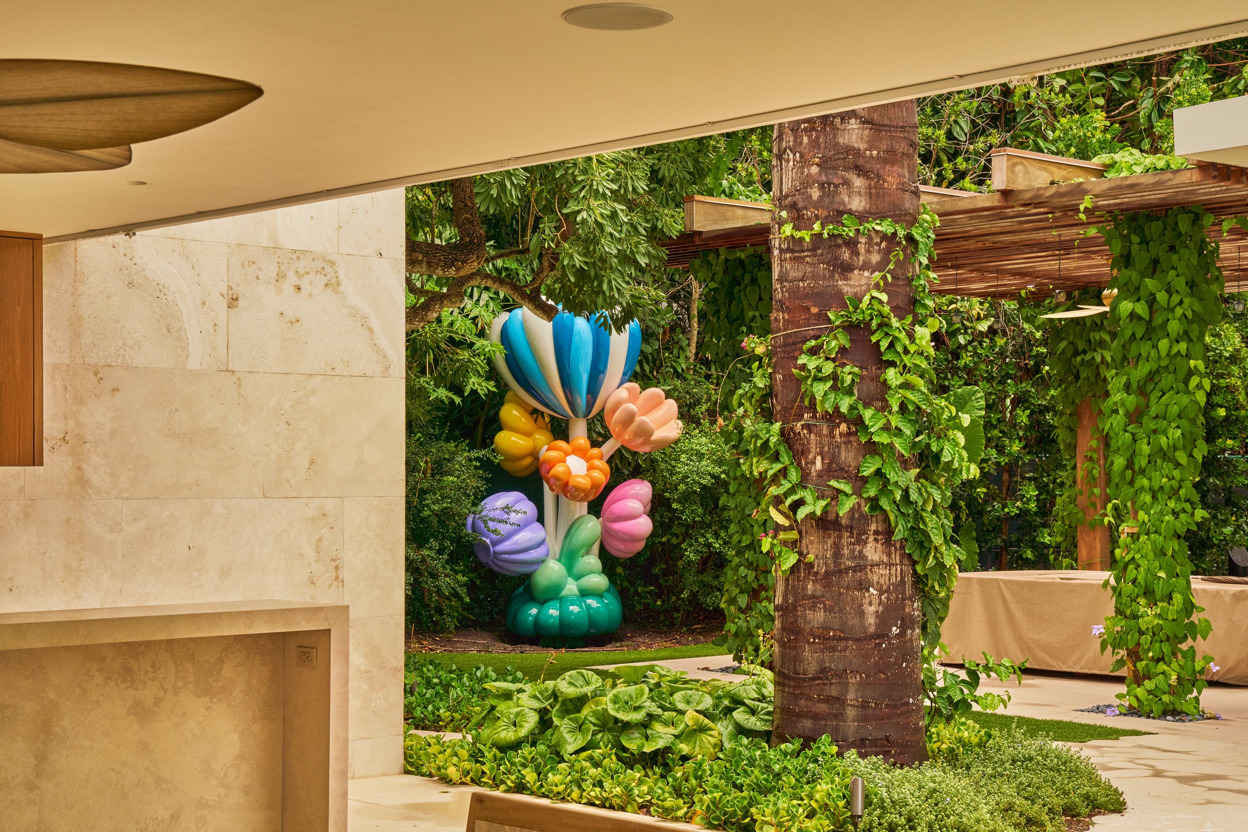 Cosmos Deluxe — 15ft painted stainless steel, Miami Beach